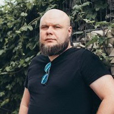 Команда майстерні ПРО камінь у цеху на Львівській, 89б у Луцьку