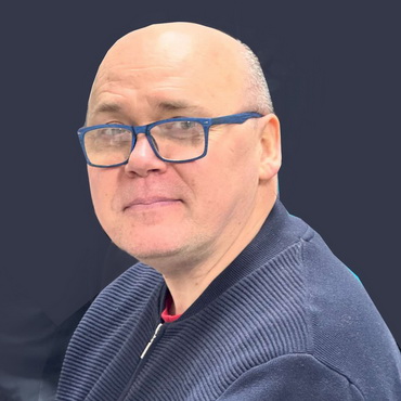 Майстер команди ПРО камінь у цеху на Львівській, 89б у Луцьку