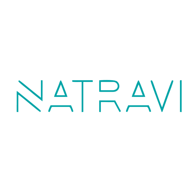 Логотип бренду Natravi — вироби з каменю для саду