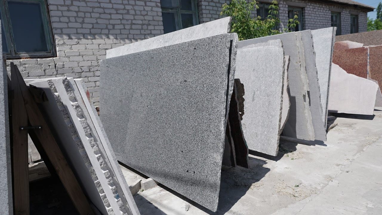 Покостівський граніт — зразок полірованої плити, майстерня ПРО камінь, Луцьк