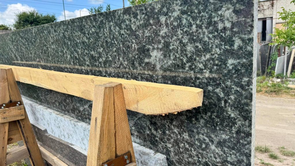 Білий лабрадорит гранітна плита для кухонної стільниці та острова, сучасний натуральний камінь для інтер’єру